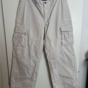 Old Navy Women's Cargo Pants in Light Gray